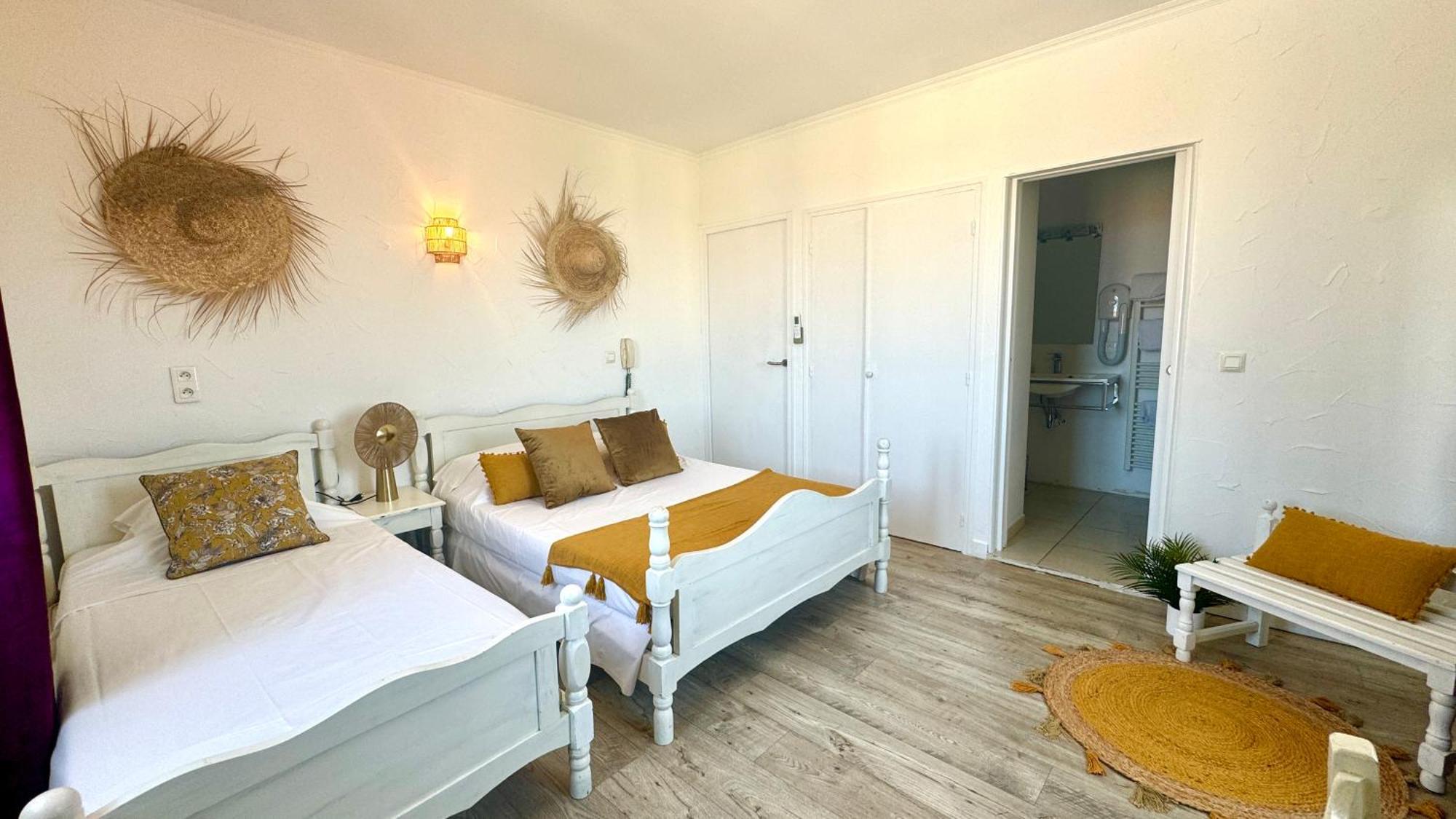 Hotel Les 3 Terrasses サリ・ソランザラ エクステリア 写真